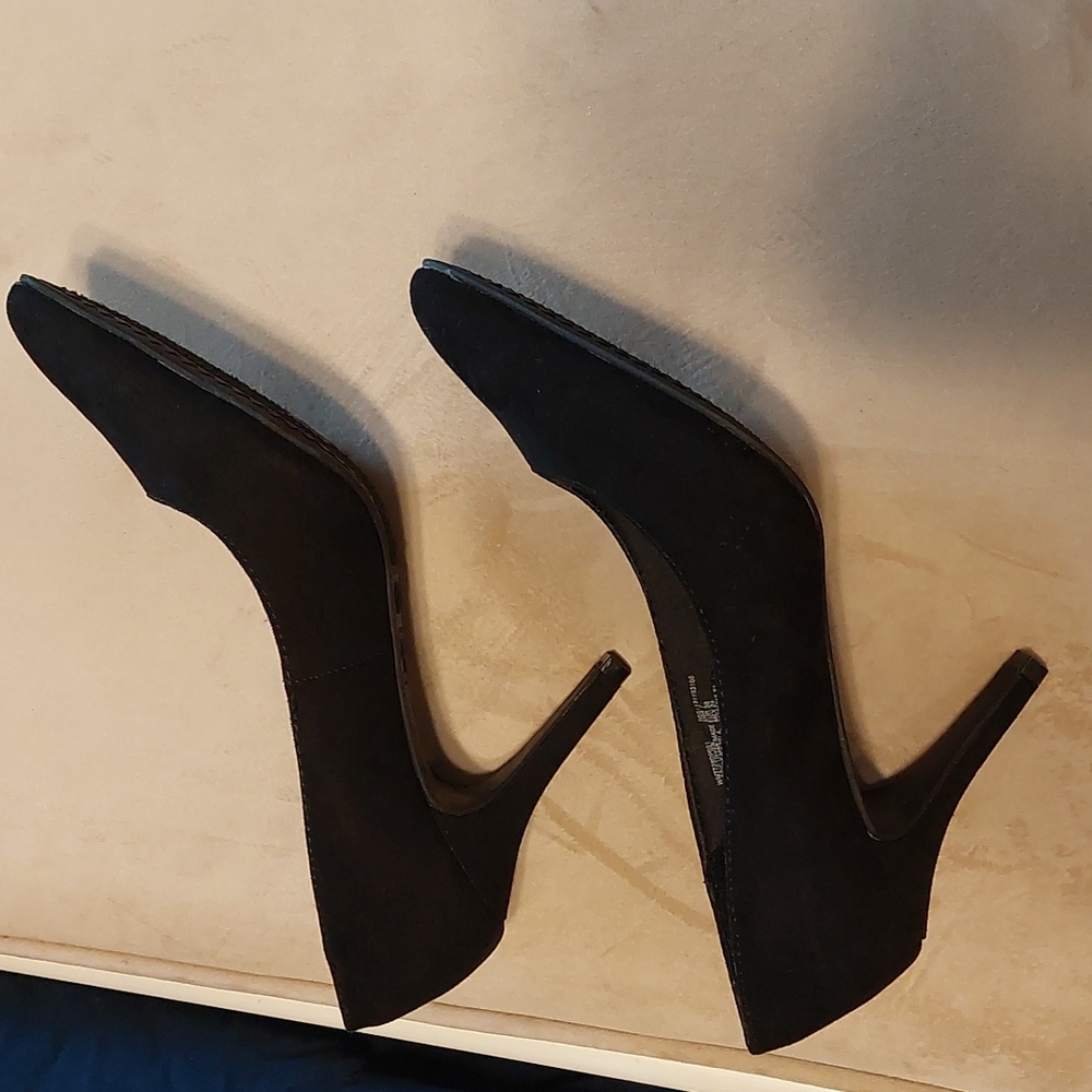 Black closed toe heels
